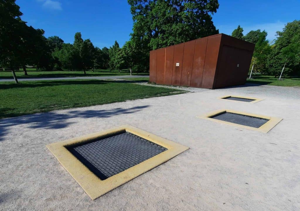 Kam s dětmi v Praze? Veřejně dostupné trampolíny v Praze, dětská hřiště s trampolínou.