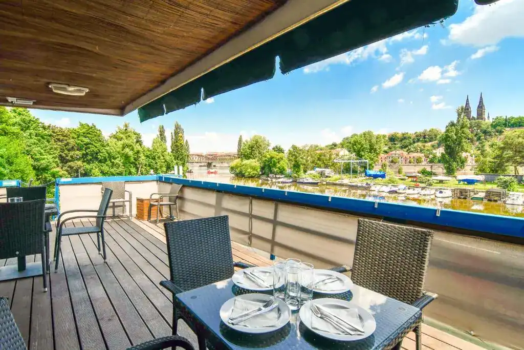 Netradiční ubytování pro rodiny s dětmi v Praze - Botel Vodník