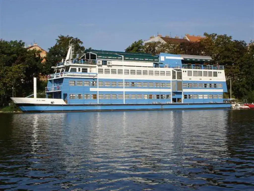 Netradiční ubytování pro rodiny s dětmi v Praze - Botel Vodník