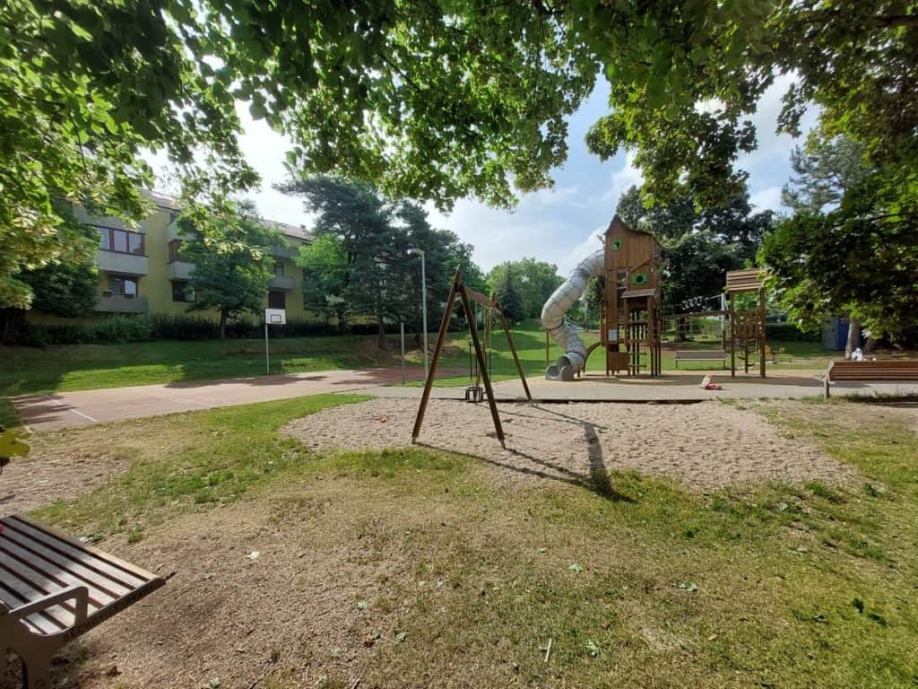 Pražské zkratky: Kam na hřiště s dětmi - houpačky pro nejmenší v Praze a okolí