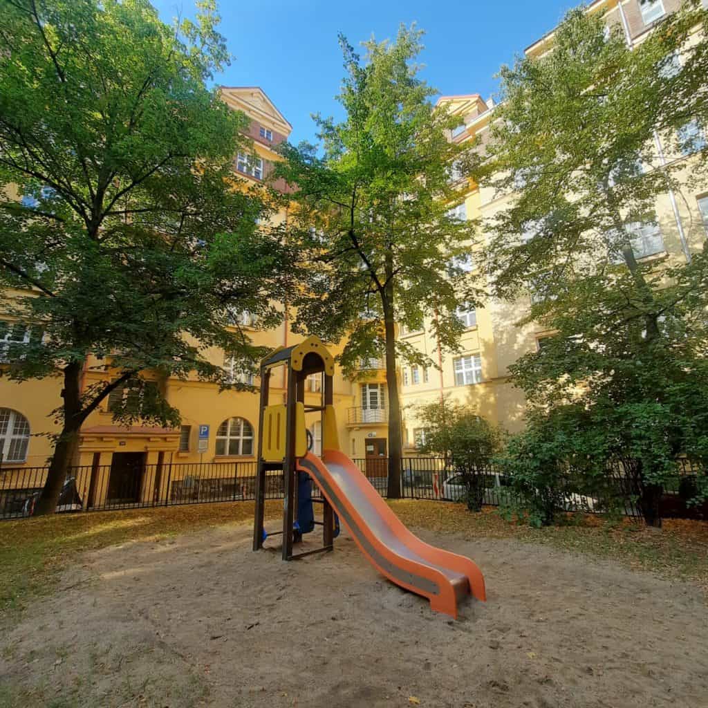 Kam s dětmi v Praze? Hřiště ve stínu